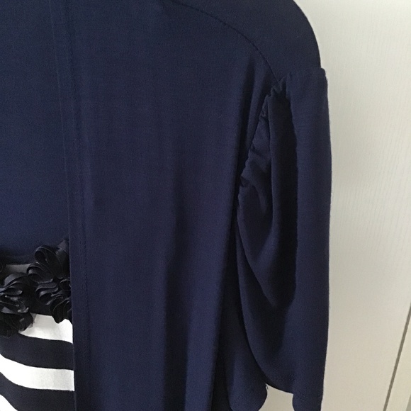 Very pretty Inc. International top - Picture 2 of 4